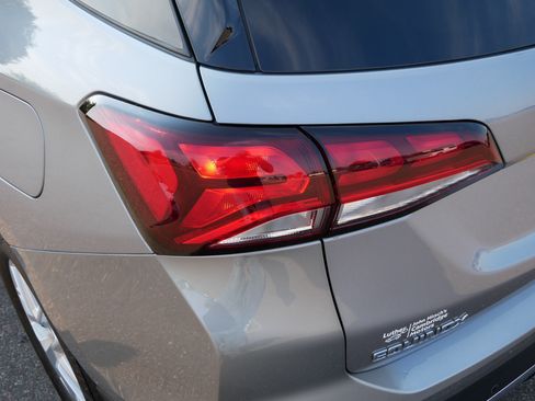 Used 2024 Chevrolet Equinox LT AWD/4WD image 17