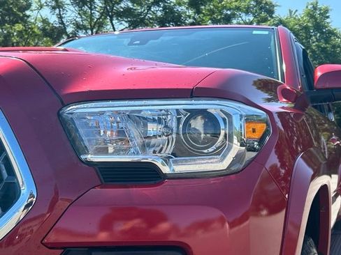 Used 2019 Toyota Tacoma TRD Sport AWD/4WD image 10