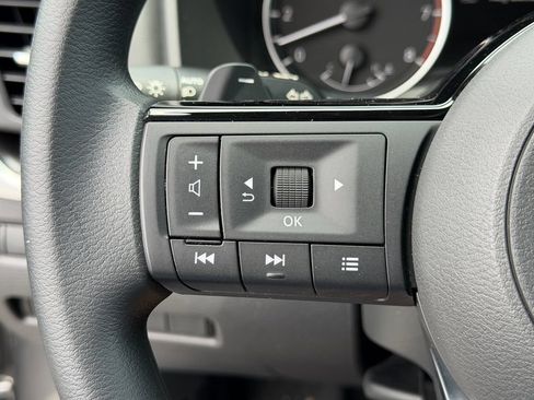 Used 2023 Nissan Rogue SV AWD/4WD image 25