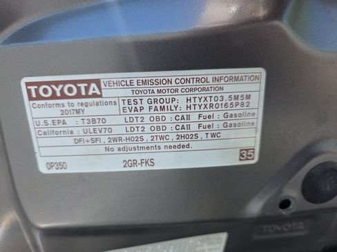 Used 2017 Toyota Highlander XLE AWD/4WD image 36