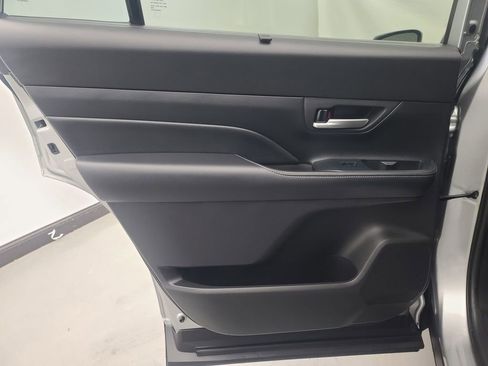 Used 2025 Toyota Grand Highlander AWD image 23