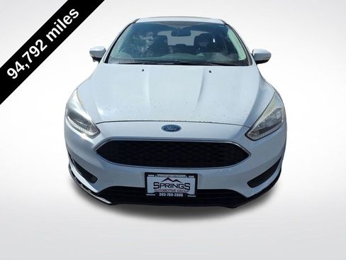 Used 2016 Ford Focus SE w/ SE Power Seat Package FWD image 2
