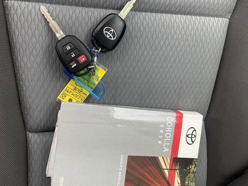 Used 2018 Toyota Corolla LE FWD image 26