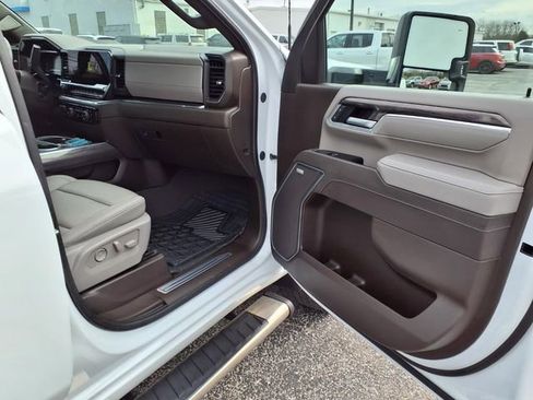 Used 2025 Chevrolet Silverado 3500 LTZ w/ LTZ Convenience Package AWD/4WD image 75