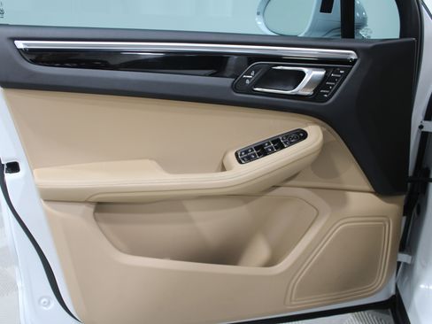 Used 2024 Porsche Macan Turbo image 6