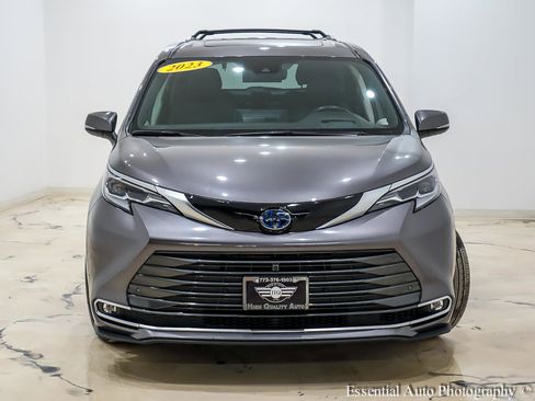 Used 2023 Toyota Sienna Platinum image 5