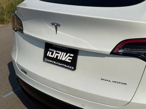 Used 2022 Tesla Model Y Long Range AWD/4WD image 15