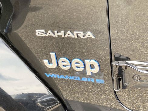 Certified 2024 Jeep Wrangler Unlimited Sahara w/ Technology Group AWD/4WD image 12