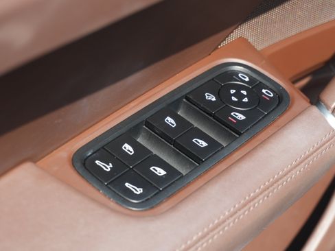 Used 2022 Porsche Cayenne S AWD/4WD image 21