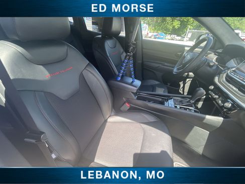 Used 2025 Jeep Compass Trailhawk AWD/4WD image 25