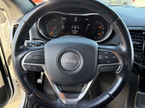 Used 2019 Jeep Grand Cherokee Altitude RWD image 24