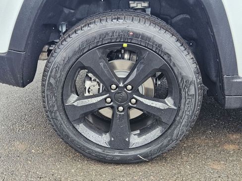 New 2026 Jeep Grand Cherokee Limited w/ Limited Altitude Package image 9