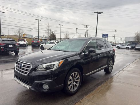 Used 2017 Subaru Outback 2.5i Touring image 10