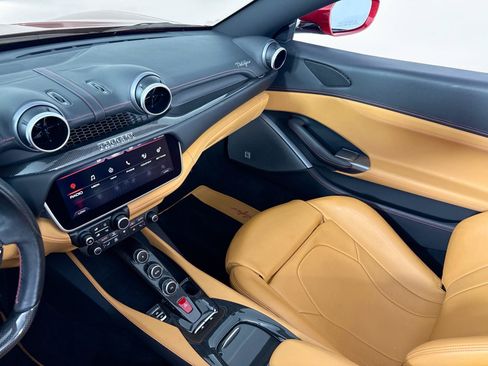 Used 2019 Ferrari Portofino RWD image 25