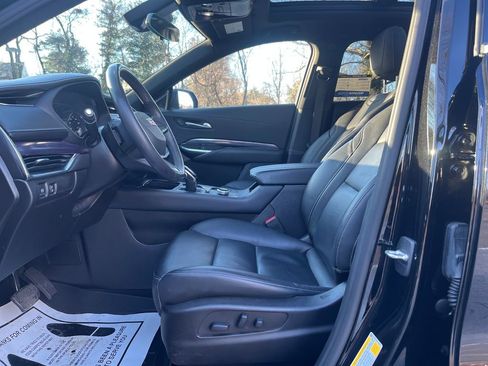 Used 2023 Cadillac XT4 Luxury w/ Cold Weather Package image 17