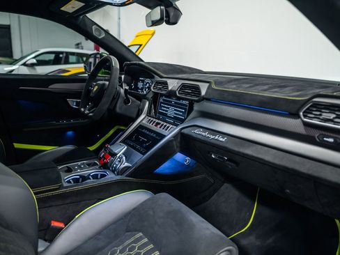 Used 2024 Lamborghini Urus Performante AWD/4WD image 13