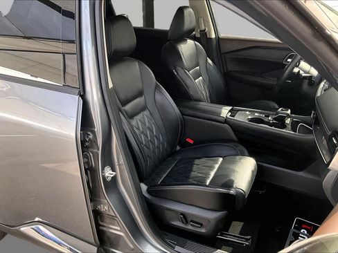 Used 2023 Nissan Rogue Platinum w/ Platinum Premium Package FWD image 9