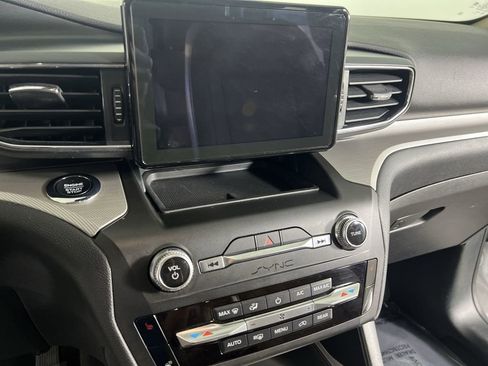 Used 2020 Ford Explorer XLT w/ Equipment Group 202A image 12