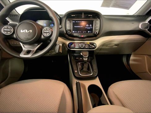 Used 2025 Kia Soul LX FWD image 15