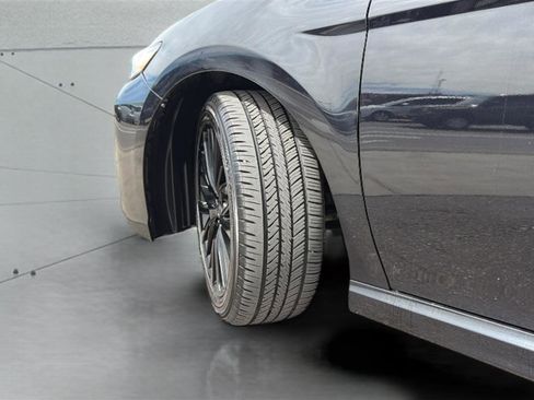 Used 2020 Toyota Camry SE image 32
