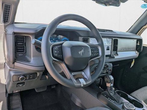 New 2025 Ford Bronco 4-Door image 3