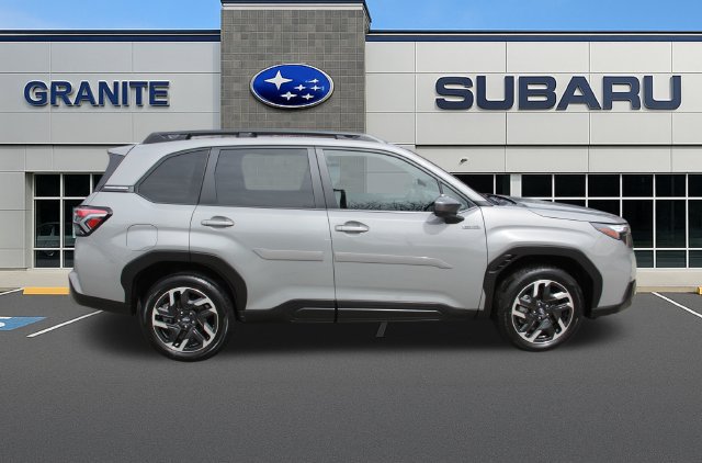 Used 2025 Subaru Forester Premium AWD/4WD image 12