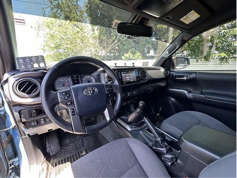 Used 2019 Toyota Tacoma TRD Off-Road w/ Technology Package AWD/4WD image 2