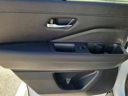 Certified 2025 Nissan Pathfinder SL image 18