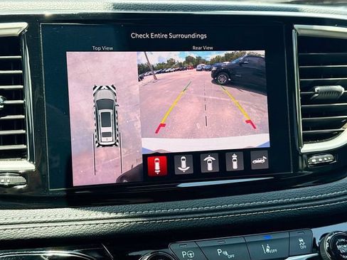 Used 2024 Chrysler Pacifica Limited FWD image 34