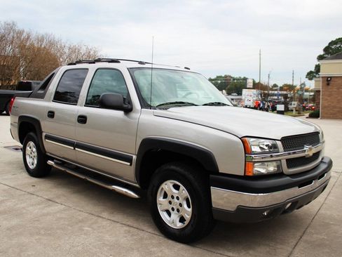Used 2004 Chevrolet Avalanche Z71 w/ Sun And Sound Package image 2