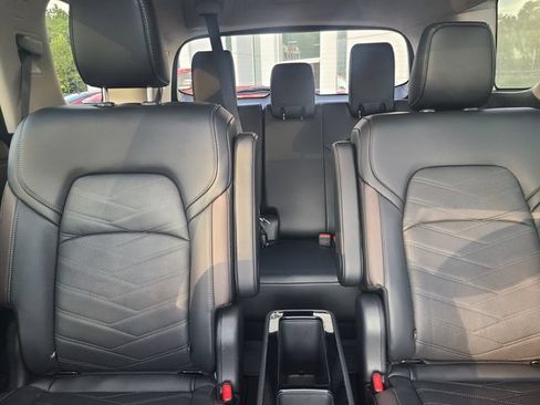Used 2025 Nissan Pathfinder Platinum AWD/4WD image 17
