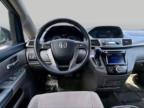 Used 2016 Honda Odyssey SE image 6