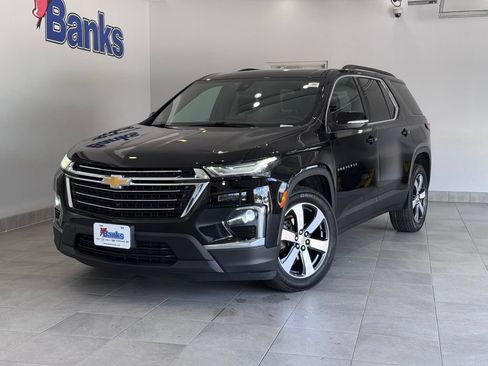 Certified 2023 Chevrolet Traverse LT w/ LT Premium Package AWD/4WD image 2