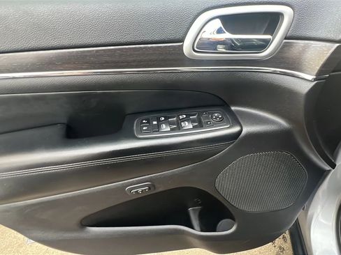 Used 2018 Jeep Grand Cherokee Limited w/ Luxury Group II image 22