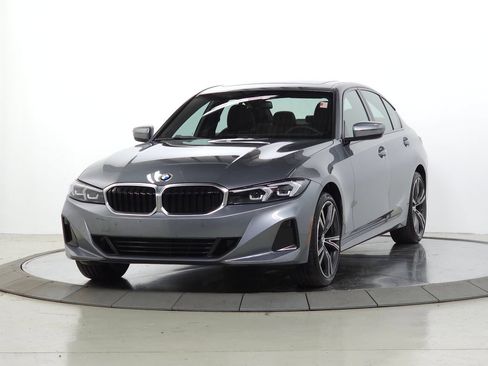 Used 2023 BMW 330i xDrive Sedan w/ Premium Package AWD/4WD image 4