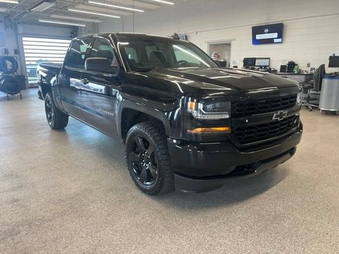 Used 2018 Chevrolet Silverado 1500 Custom w/ Custom Value Package AWD/4WD image 3
