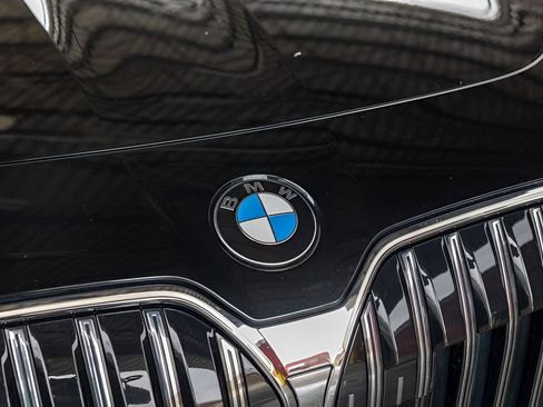 Used 2024 BMW 740i xDrive w/ Premium Package AWD/4WD image 15