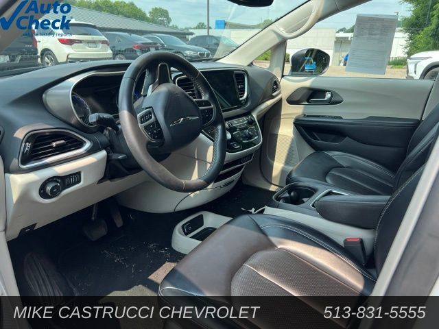 Used 2023 Chrysler Pacifica Touring-L FWD image 5