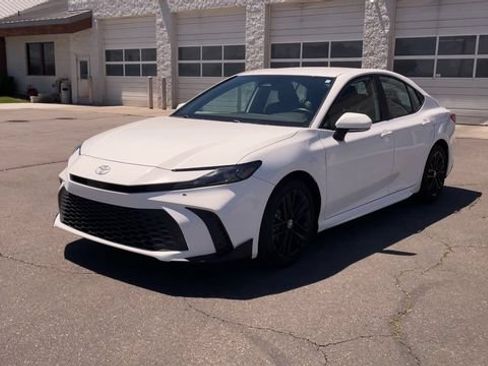 Used 2025 Toyota Camry SE FWD image 5