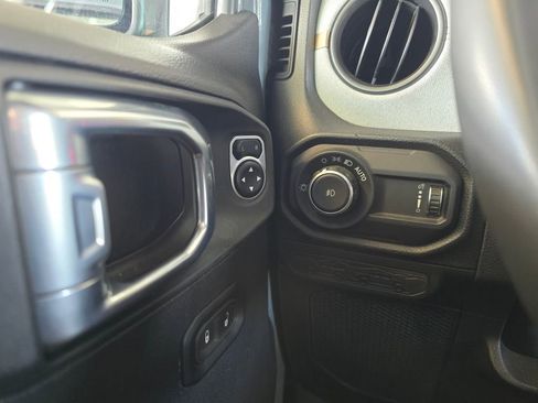 Used 2024 Jeep Wrangler Sport S image 9