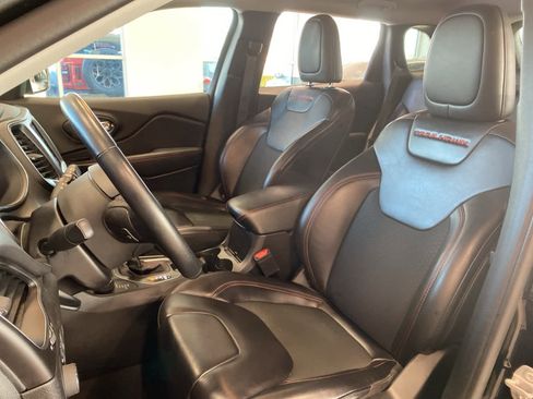 Used 2020 Jeep Cherokee Trailhawk w/ Comfort & Convenience Group image 11