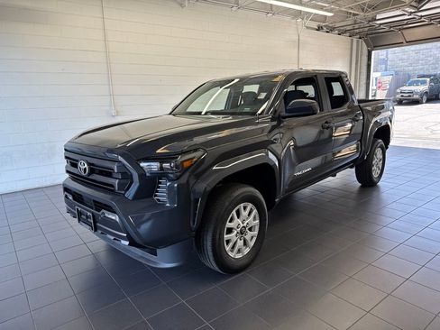Certified 2025 Toyota Tacoma SR5 w/ SR5 Upgrade Package AWD/4WD image 4