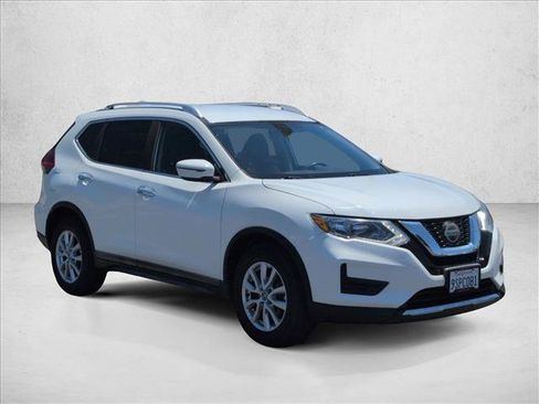 Used 2018 Nissan Rogue SV FWD image 3
