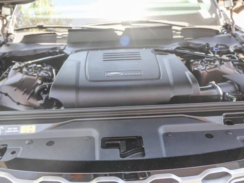 New 2025 Land Rover Discovery S image 27