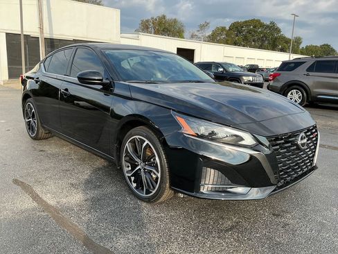 Used 2024 Nissan Altima 2.5 SR image 10