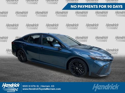 Used 2025 Toyota Camry SE FWD image 1