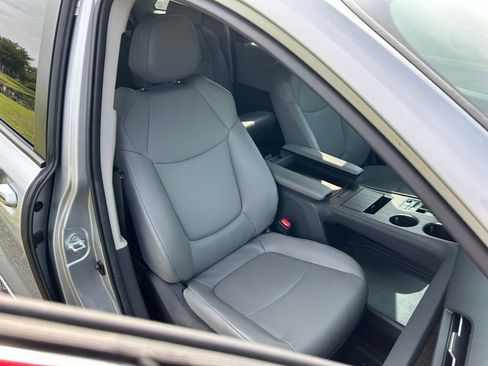 Certified 2024 Toyota Sienna XLE FWD image 15