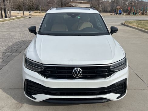 Certified 2023 Volkswagen Tiguan SE R-Line image 3