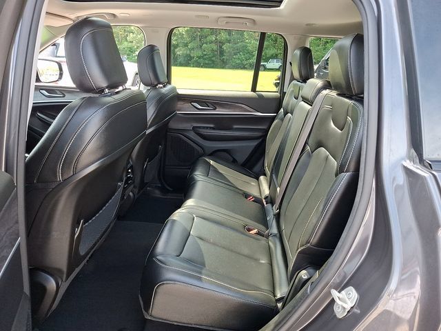 Used 2023 Jeep Grand Cherokee Limited AWD/4WD image 10