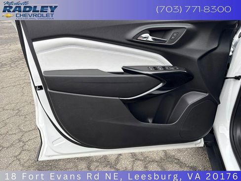 Certified 2025 Chevrolet Trax LT FWD image 12